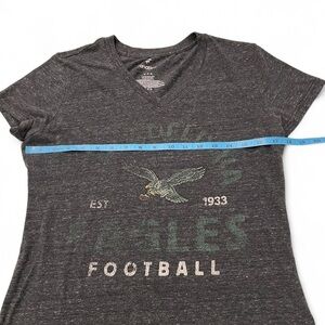 Size: M l Philadelphia Eagles V-Neck Tee, Heather Gray